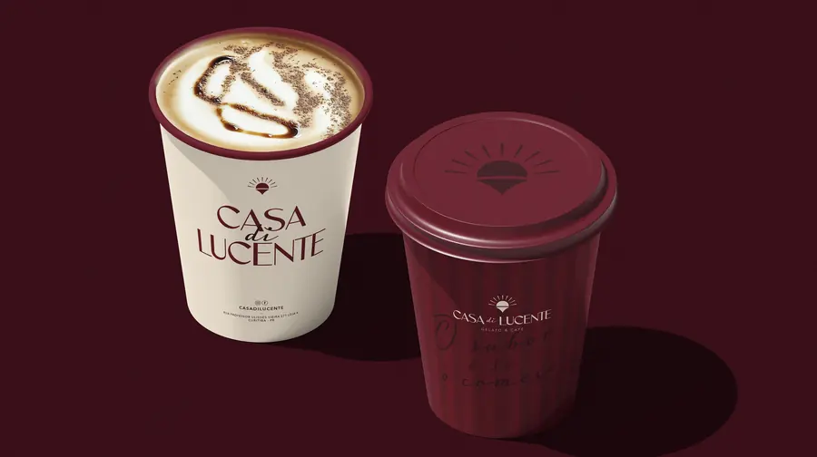 Copos de cappuccino e gelato para viagem da Casa di Lucente